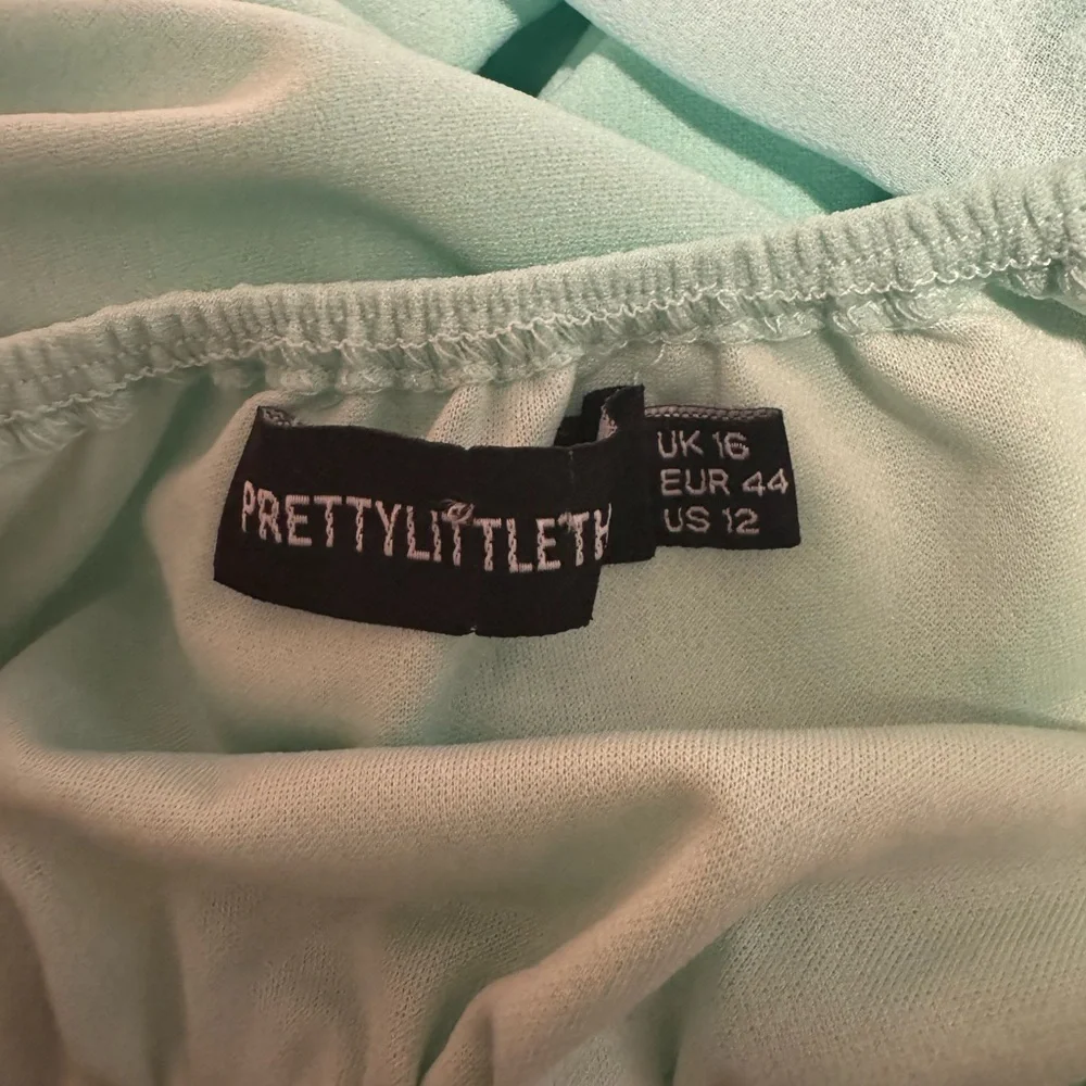 PRETTYLITTLETHING MINT CHIFFON SLEEVE HOOK & EYE BODYCON DRESS SIZE 12 MINI - Picture 4 of 6